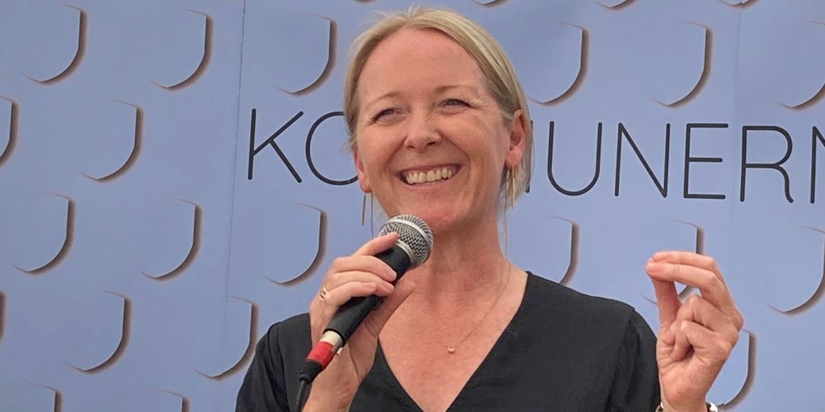 "Superdygtig", "nyskabende" og "skrap" er nogle af de ord, som bliver møntet på den fyrede kommunaldirektør Christine Brochdorf. Her et foto af hende fra en debat på Folkemødet på Bornholm 2022.