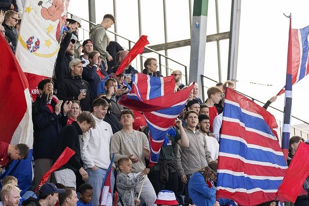 Der bliver flere pladser og bedre forhold på Hvidovre Stadion, hvor det udskældte græstæppe også skal udskiftes.