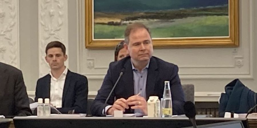 Finansminister Nicolai Wammen (S) var torsdag indkaldt til samråd af Pelle Dragsted (EL) for at tale om kommunernes økonomi. Wammen anerkender fuldt ud, at kommunerne står med nogle store økonomiske udfordringer, fortalte han til NB-Økonomi.