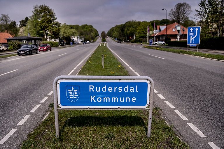 Renoveringen af en svømmehal i Rudersdal Kommune kaster nu bortvisninger og politianmeldelse af sig.