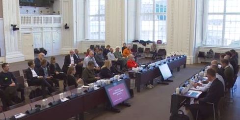 Ingen af regeringspartiernes medlemmer af Klima, Energi og Forsyningsudvalgets medlemmer deltog i høring om omstridt lovforslag bortset fra Kris Jensen Skriver (S).
