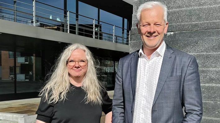 Josie Nicolie Ingemann, fællestillidsrepræsentant for BUPL i Glostrup Kommune ses her sammen med centerchef for Børn, Unge og Familier Niels Brockenhuus.