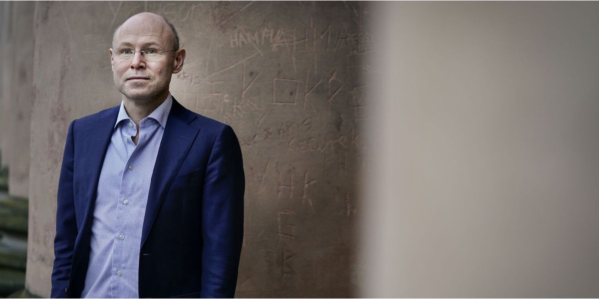 Folketingets Ombudsmand, Niels Fenger, gik ind i sagen om problemer ved administrationen af den såkaldte 225-timersregel sidste år på baggrund af omtale i medierne af, at der var it-problemer ved administrationen af det skærpede rådighedskrav på kontanthjælpsområdet.