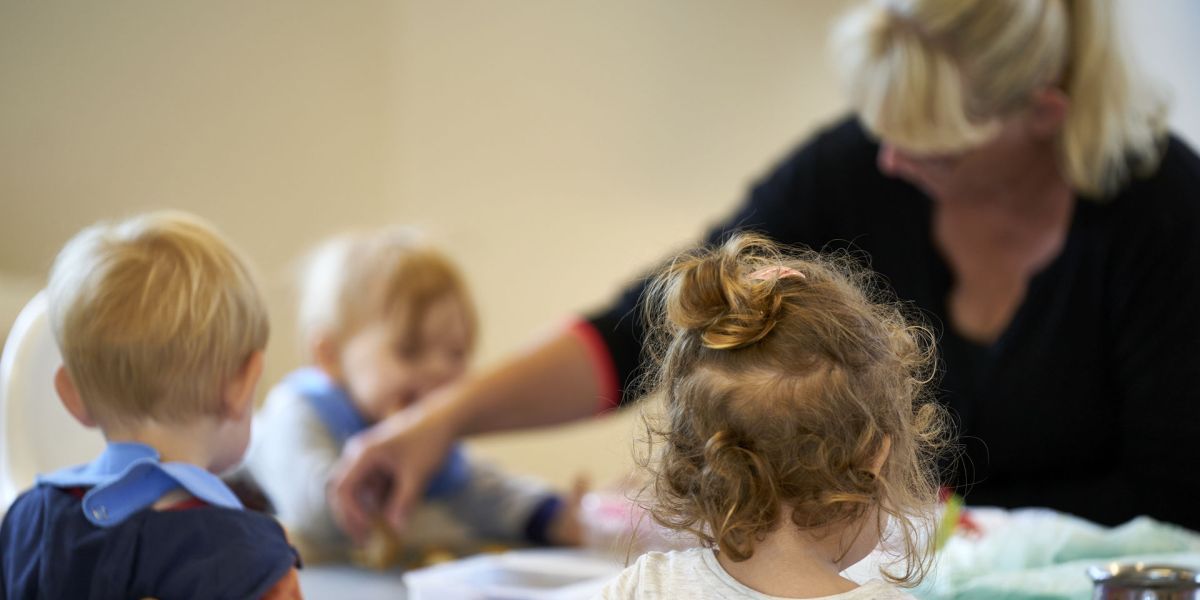Kommunernes tilsyn med dagtilbud giver for positivt et billede af virkeligheden ifølge forsker og et videnskabeligt notat.