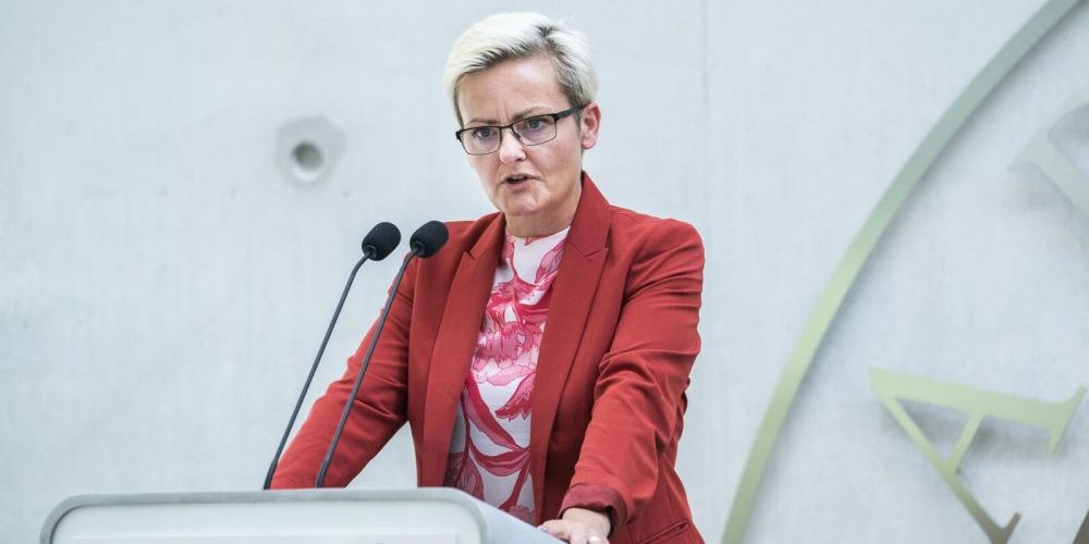 Socialminister Pernille Rosenkrantz-Theil kan se ind i et travlt efterår.