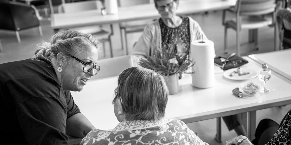 Flere af FOA's medlemmer i blandt andet ældreplejen bliver bortvist på meget tynde grundlag, lyder det fra FOA. (Personerne på fotoet har ikke noget med artiklen at gøre)