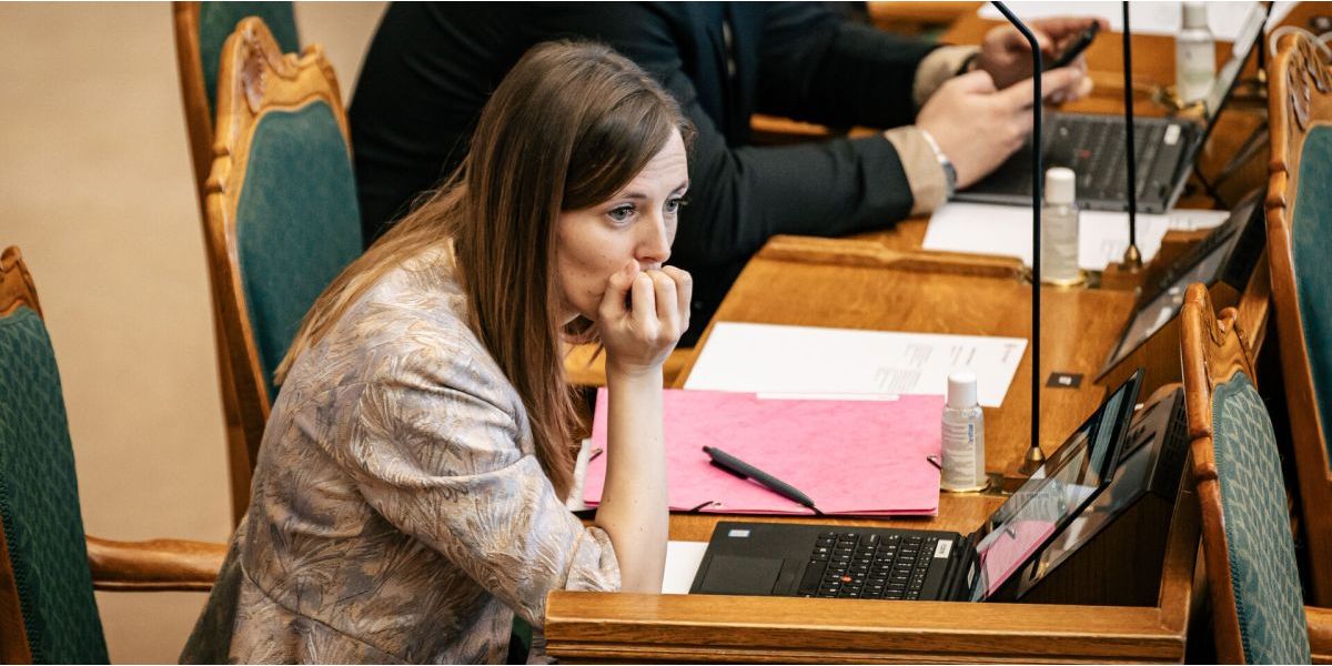 Beskæftigelsesordfører for De Radikale Katrine Robsøe mener, at beskæftigelsesministeren bør opfordrer alle de kommuner, som indgik i en stikprøve fra Ankestyrelsen til at genvurdere sagerne. Onsdag er Ane Halsboe-Jørgensen (S) kaldt i samråd om sagen.