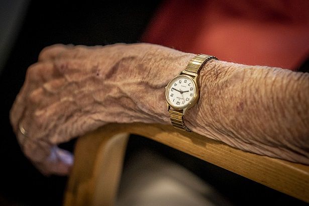 På et møde arrangeret af FOA i Langeland Kommune mødte frustrerede sosu'er frem og ytrede deres frustrationer over arbejdsforholdene i kommunens ældrepleje.