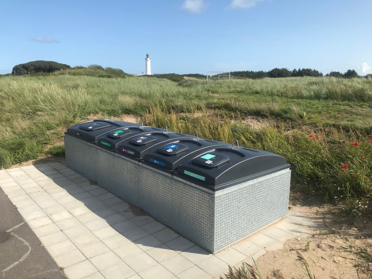 Affaldscontainere i stil med dem her er gået hen og blevet en pinlig sag for Hjørring Kommune.