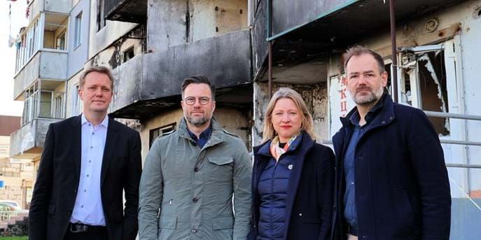 I foråret var fire borgmestre på besøg i Ukraine. Fra venstre ses: Beskæftigelses- og integrationsborgmester Jens-Kristian Lütken Jensen (V), København, borgmester Peter Rahbæk Juel (S), Odense, overborgmester Sophie Hæstorp Andersen (S), København, og borgmester Jacob Bundsgaard (S), Aarhus.
