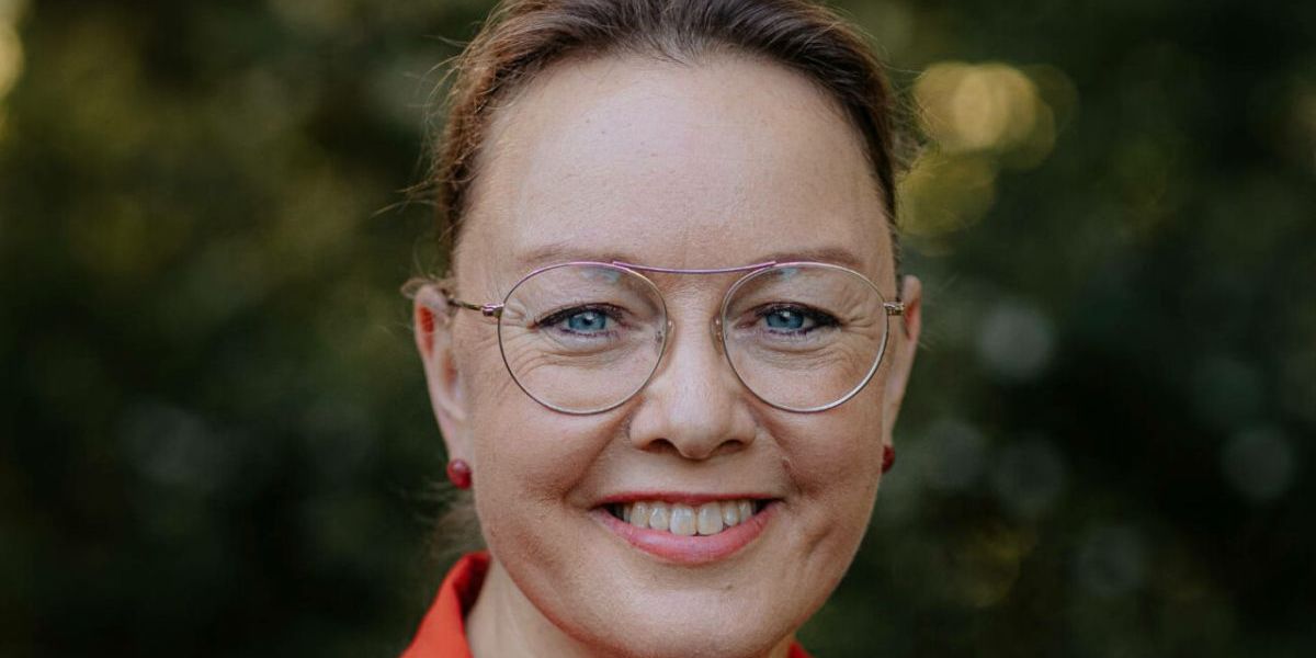 Vi er i gang med at lave en procedure for, hvordan ledere i Køge Kommune håndterer "henvendelser om mulige og påståede lovovertrædelser." Det oplyser ældre- og sundhedschef i Køge Camilla Meyer.