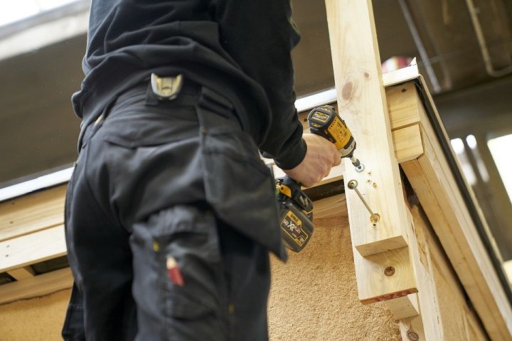 Odense Kommune har aftaler med en række forskellige håndværksfirmaer, som er de første, der bliver ringet til, hvis der er noget, der skal fikses. Fremover skal de også kunne vise bæredygtighed, inden de udvælges.