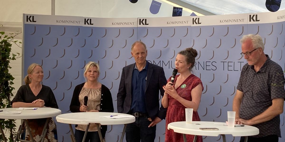 KL-formand Martin Damm (V) i debat i KL teltet til sidste års folkemøde med blandt andet borgmester Marie Stærke (S), der er borgmester i Køge Kommune og Pernille Beckmann (V), der er borgmester i Greve.