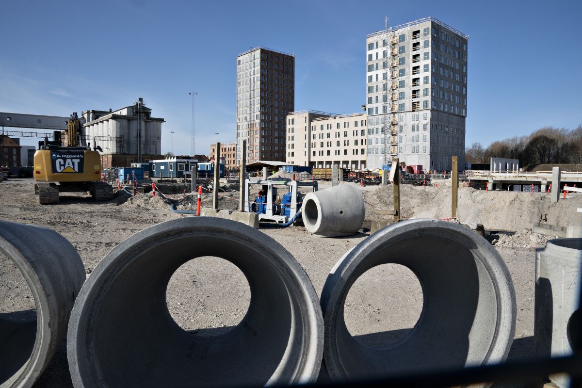Kommunernes byggesagsbehandling varierer rigtig meget viser ny analyse. Jo længere tid der går, jo mere koster det for bygherre. Se her hvilke kommuner der har de hurtigste sagsbehandlingstider.