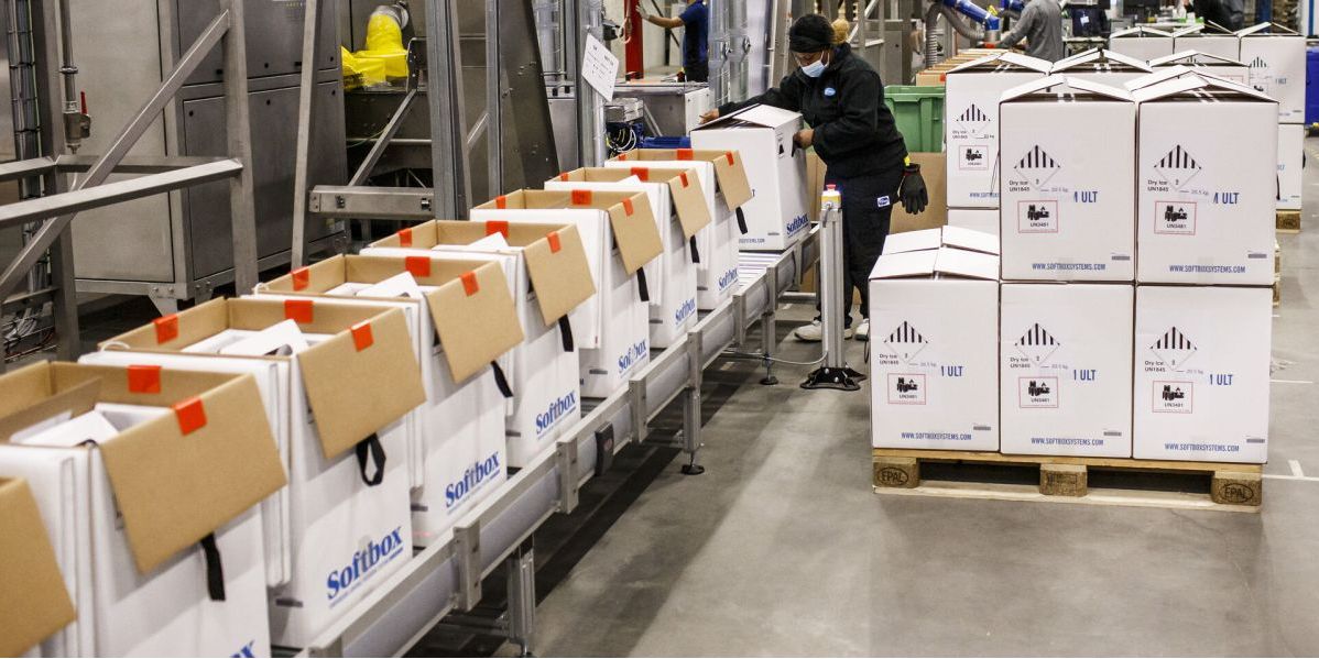 I juni 2023 var der 2.996.200 personer i job. Det er 3.500 flere end måneden før svarende til en stigning på 0,1 procent