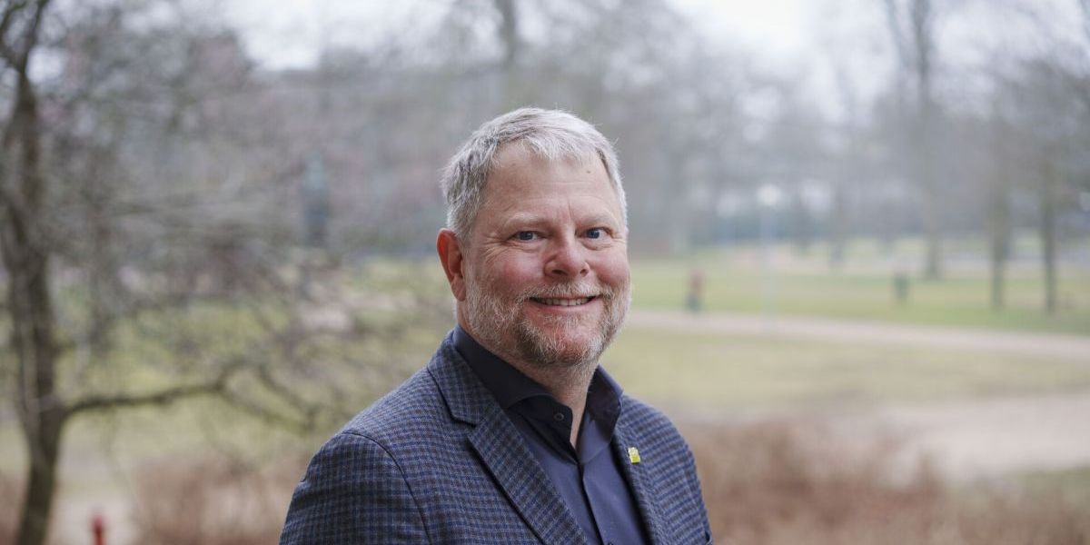 Borgerne skal væk fra en tankegang om, at kommunen klarer alle velfærdsopgaver. Folk skal blive bedre til at bidrage frivilligt, hvor de kan, mener borgmesteren i Roskilde, Tomas Breddam (S).