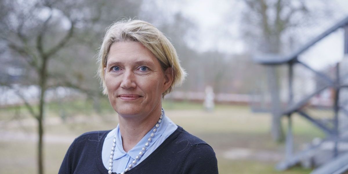 Borgmester Karina Vincentz synes, det kunne være hyggeligt at mødes til fredagsbar og anbefaler på Facebook lokal bar i Nykøbing Sjælland.