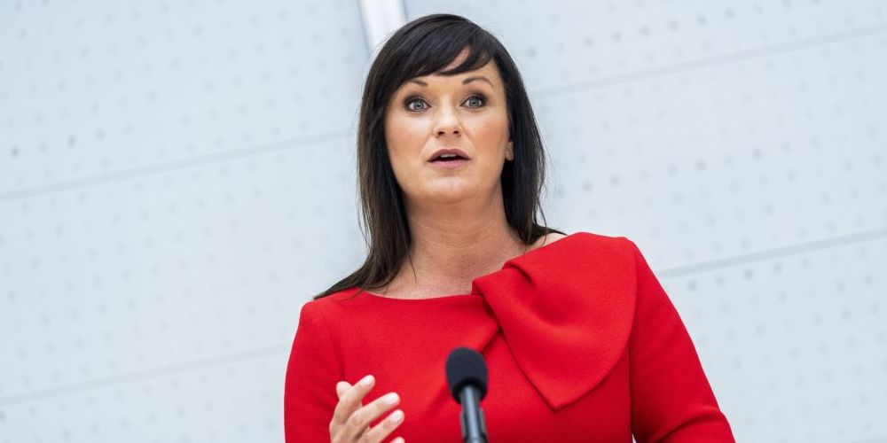 En psykiatrisk akuttelefon vil hjælpe i psykiatrien, mener indenrigs- og sundhedsminister Sophie Løhde (V)