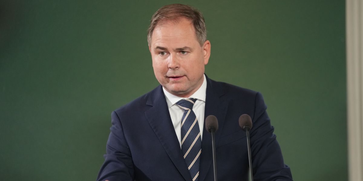 Nicolai Wammen (S), finansminister, anerkender fuldt ud, at kommunerne står i en presset økonomisk tid. Han vil derfor ikke foregive, at finansloven for 2024 løser kommunernes problemer.