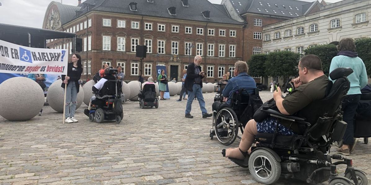 Hver gang en person med handicap får en time eller mere beskæftigelse om ugen, så mister kommunen tilskud for næsten 200.000 kroner.