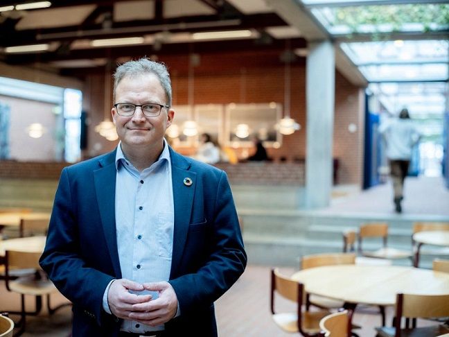 "Det er markant dyrere at drive borgernær service decentralt, såsom landsbyskoler, for der skal jo være lærere til hver klasse, uanset om der er 14 eller 26 elever i klassen," lyder det fra Steffen Damsgaard.