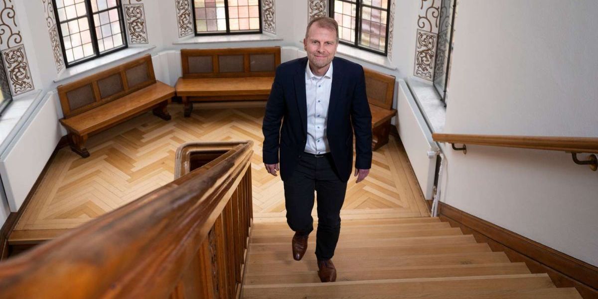 Kommunaldirektør Tommy Christiansen hejser et advarselsflag for økonomien i Aalborg Kommune.