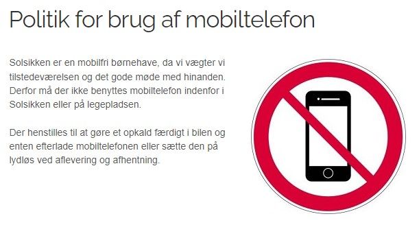 Børnehaven Solsikken i Hedensted opfordres til at lade mobiltelefonen være, mens forældrene henter eller bringer børnene.
