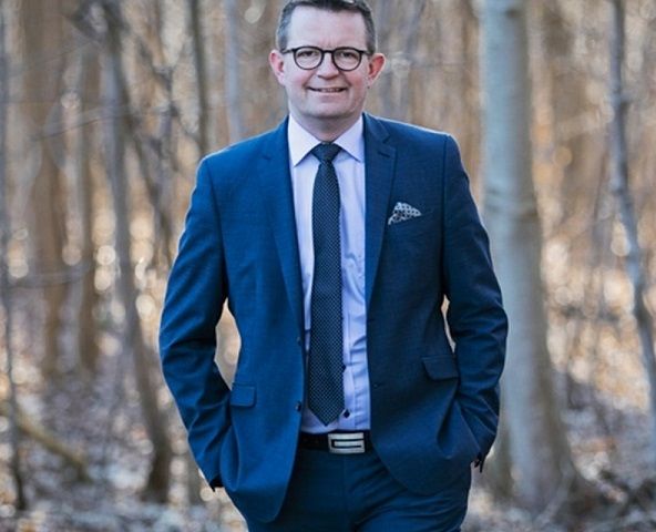 Uberettiget tillæg skal betales tilbage, og derfor er Morten Andersen i dialog med økonomiafdelingen om, hvordan det praktisk skal foregå, og hvilket samlet beløb, der er tale om.