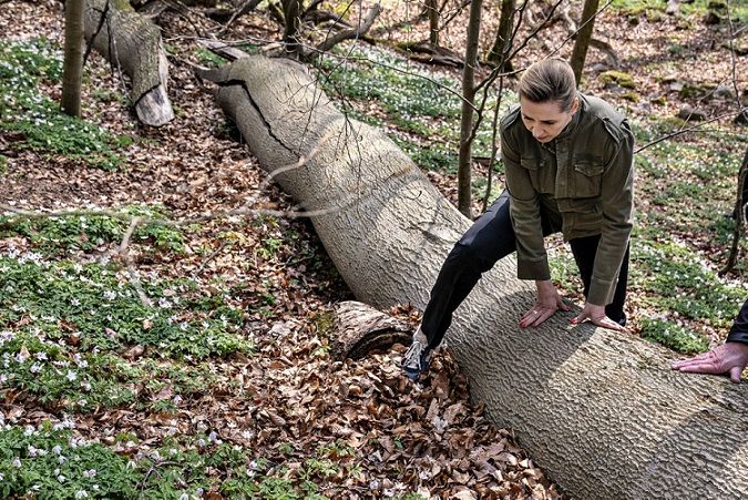 Ifølge natureksperter skal statsminister Mette Frederiksen og regeringen skræve over meget mere end bare et træ, hvis de både skal skabe mere uberørt dansk natur og undgå vild ballade med de mange danske særinteresser på området. Her besøger Mette Frederiksen i april 2021 den kommende nationalpark ved Fussingø nær Randers.