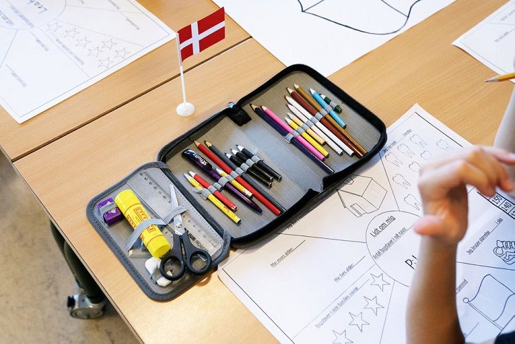 I denne uge åbner mange af landets skoler dørene for et nyt skoleår. I flere kommuner er lukning og sammenlægning af lokale skoler på dagsordenen, fordi økonomien er presset.