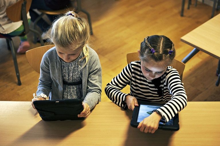 I øjeblikket bruger halvdelen af landets kommuner Chromebooks sammen med forskelligt Google-software i skolerne.