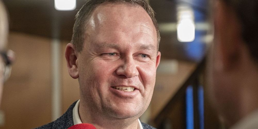 Der er grund til at smile i Esbjerg, som borgmester Jesper Frost gør på billedet her. Kommunen har nemlig lige fået 44 millioner til at udvide sin interne botilbudskapacitet.