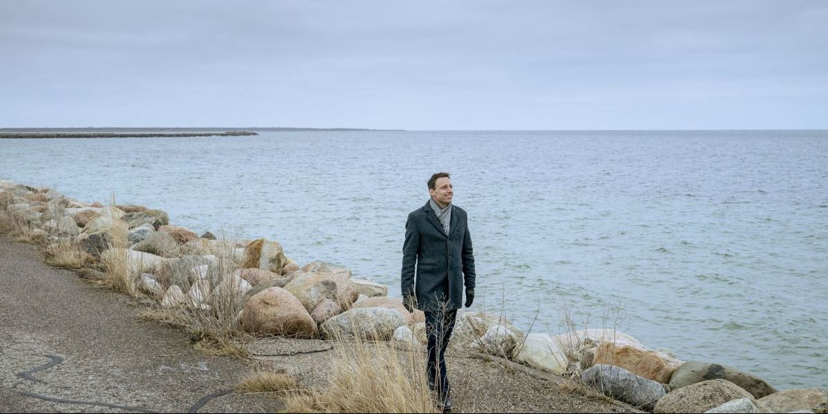 Hvidovres borgmester, Anders Wolf Andresen (SF), går og håber på, at overbevise de øvrige kommuner langs Køge Bugt om fordelene ved at lave kunstige øer.