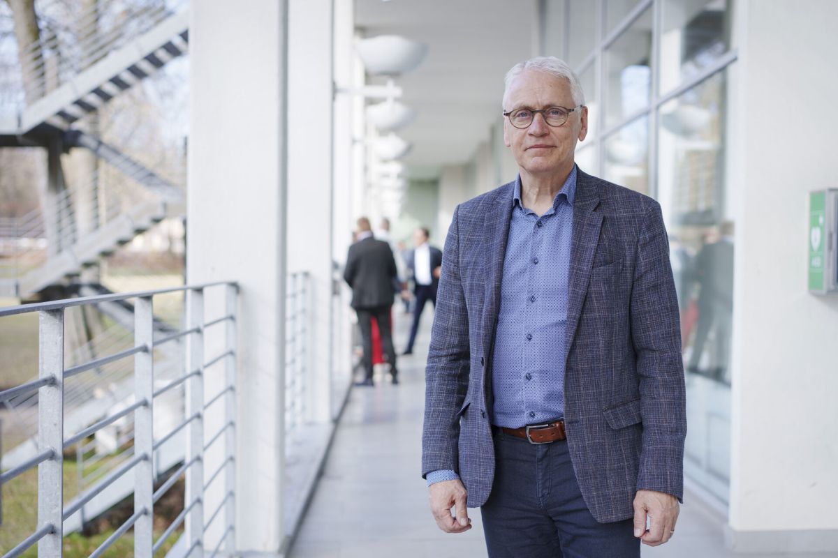 Borgmesteren i Holstebro H.C. Østerby (S) har sammen med 15 andre borgmestre sendt en protestskrivelse til KL. De vil ikke uden modstand acceptere en kollektiv dummebøde for skattestigninger.
