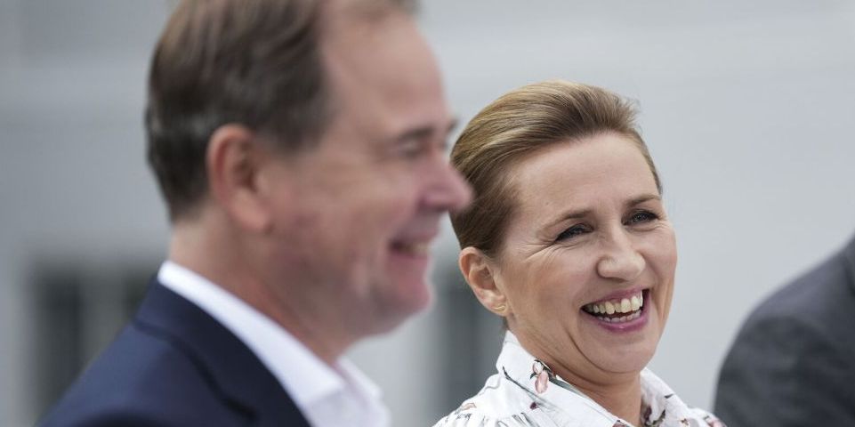Både finansminister Nicolai Wammen og statsminister Mette Frederiksen har været meget påpasselige med kun at kalde ekstra milliard for en "håndsrækning". Men reelt er nærmere en lidt mindre  nedskæring end ventet.