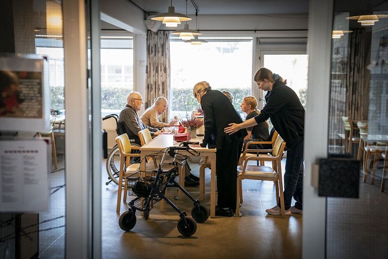 Repræsentanter for kommunalt ansatte i 67 kommuner har skrevet et brev til Folketingets politikere, hvor de advarer om, at det får konsekvenser for velfærden, hvis kommunerne gennemfører flere besparelser.