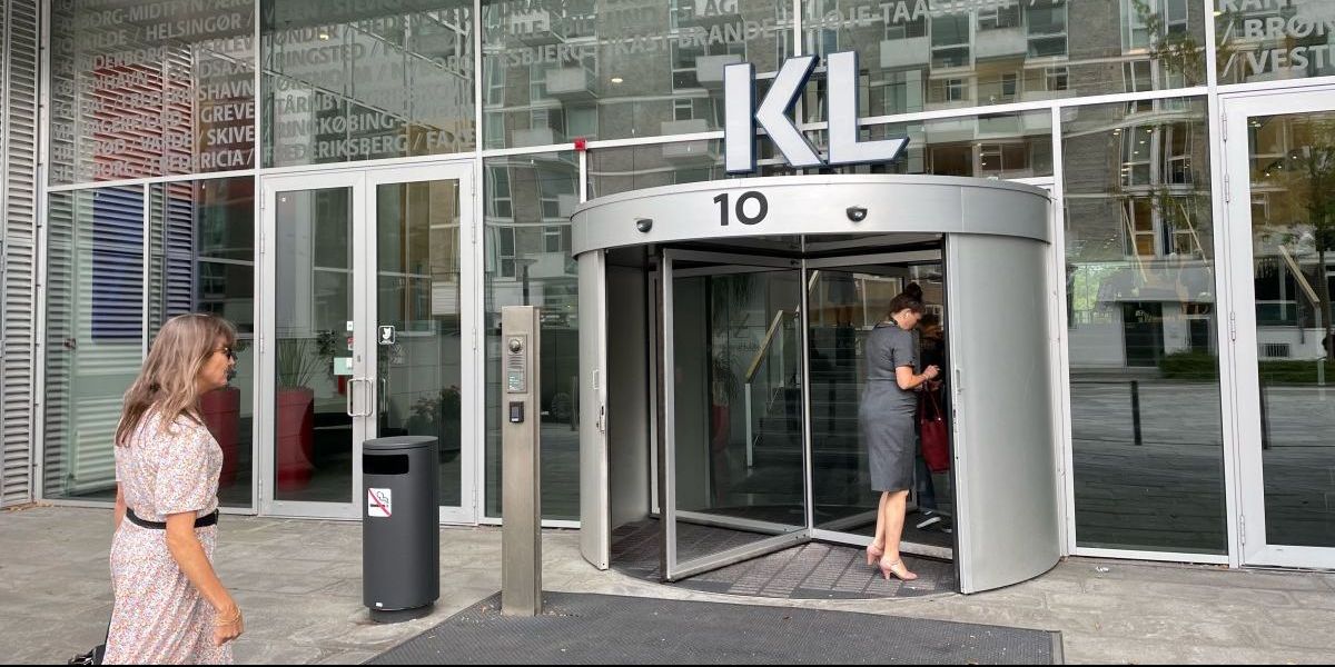 Når landets borgmestre snart mødes til borgmestermøde i KL-huset, så hviler der et tungt ansvar på dem for at undgå skatteanarki, skriver chefredaktør Arne Ullum i denne kommentar.