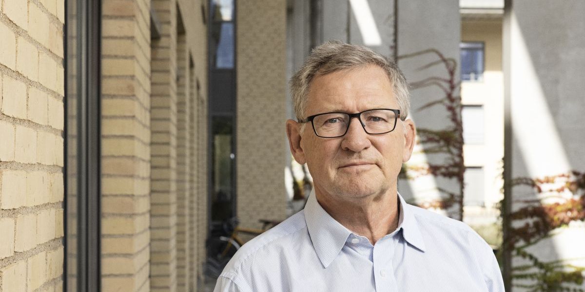 Professor Bent Greve fra Roskilde Universitet pointerer, at nogen alt andet lige vil gå ned i tid som følge af øget løn.