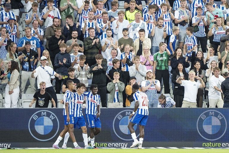 I flere år har Odense Kommune som sponsor benyttet sig af invitationer til ledende medarbejdere om at tage med på fodboldrejser for at skabe netværk.