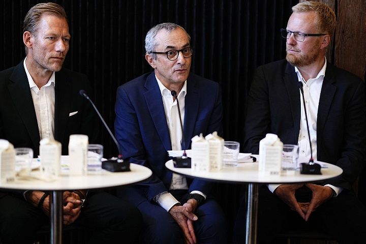 Heino Knudsen, Danske Regioner, Michael Ziegler, KL, og FH-formand Morten Skov Christiansen vil i denne uge indlede trepartsforhandlinger om regeringens ekstra lønpulje.