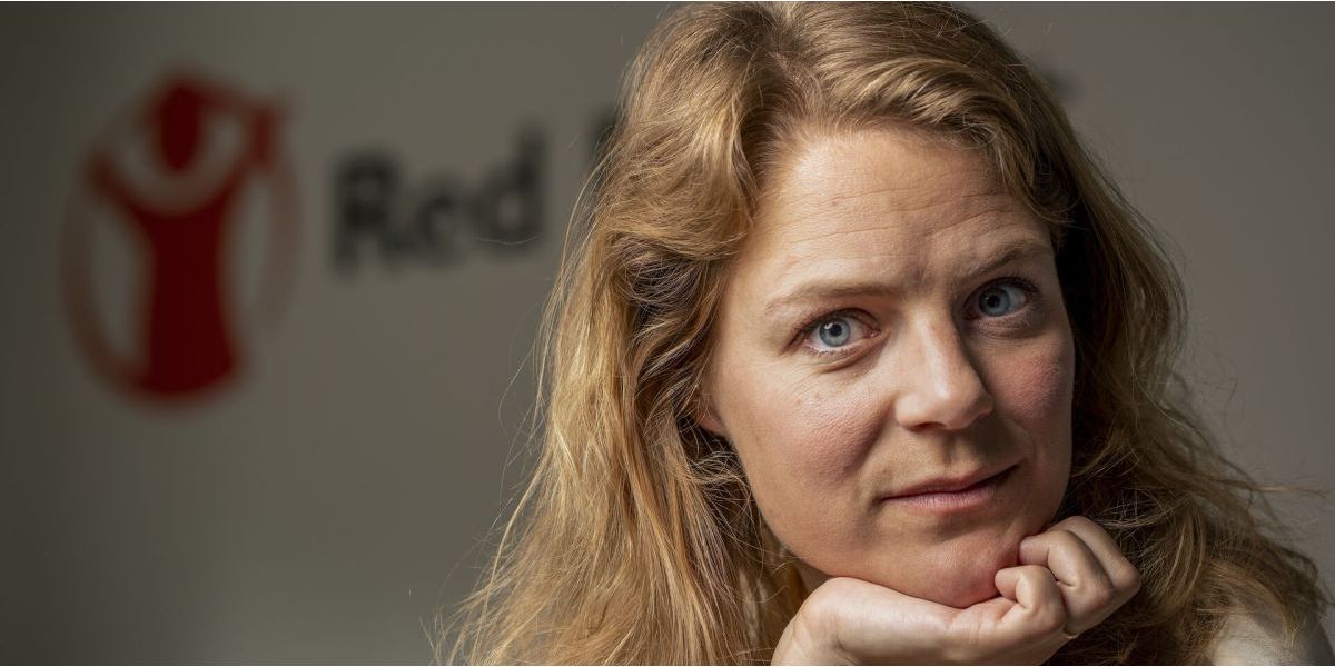 Generalsekretær hos Red Barnet, Johanne Schmidt-Nielsen, kalder det helt ubegribeligt, at man fra politisk side ved, hvordan de her børn lever, og så alligevel ikke løser problemet.