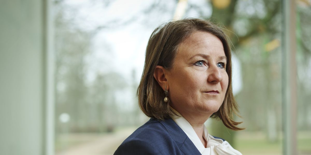Borgmester Merete Amdisen (S) forklarer, at det har kostet besparelser i Ishøj Kommune at overholde servicerammen for 2023.