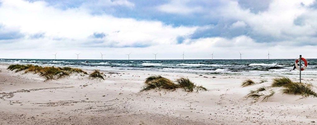 Den folkeejede parks ni kystnære møller ville tydeligt kunne ses fra den berømte strand på Dueodde. Initiativtagernes ambition var, at havvindmøllerne skulle stå klar i 2026, men efter Energistyrelsens afslag bliver det næppe tilfældet.