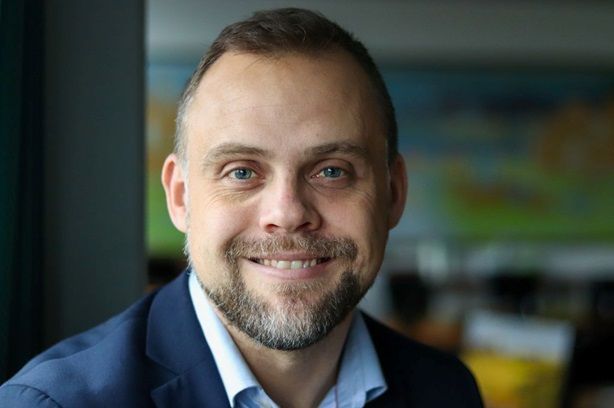 Borgmester Steffen Jensen er tilbage på rådhuset i Frederiksværk igen fra i dag, mandag.