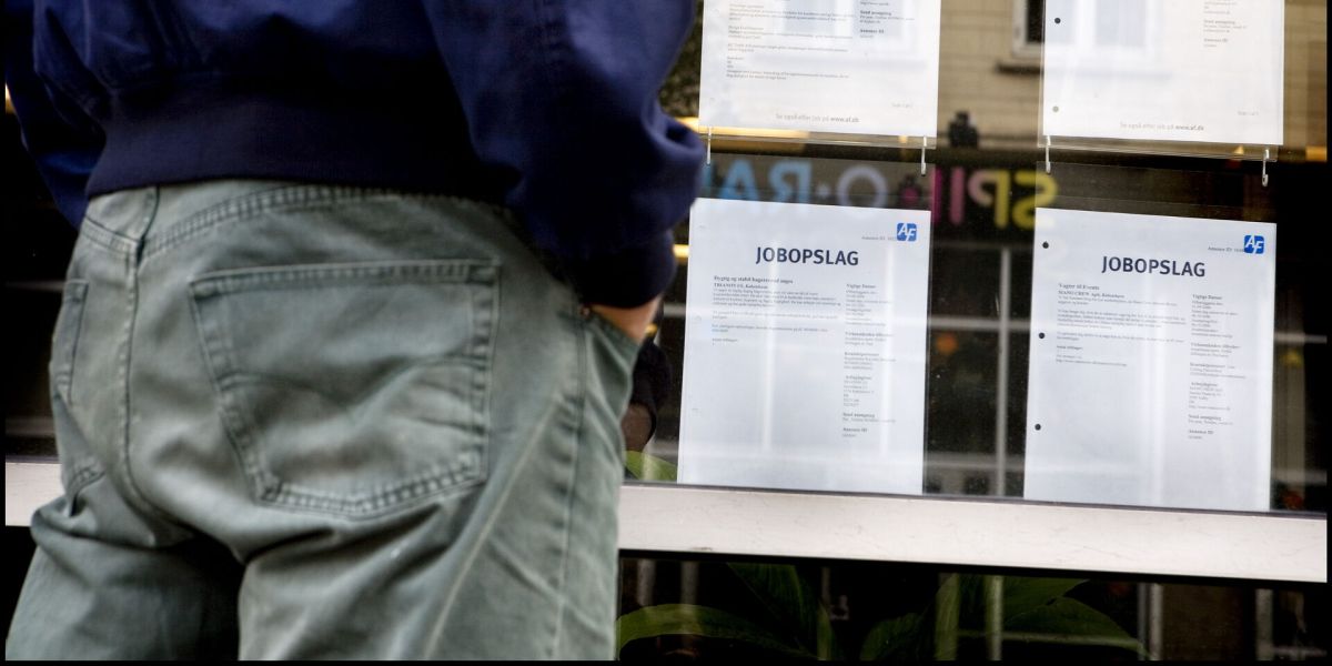 Der er skruet ned for musikken til jobfesten på det danske arbejdsmarked. Men antallet af ledige stillinger er fortsat højere end i tiden før coronapandemien.