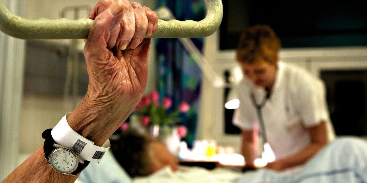 Sundhedsklyngerne skal blandt andet være med til at forbedre samarbejdet mellem kommuner og hospitaler i forhold til indskrivelse af ældre patienter. Men succesen er meget forskellig.