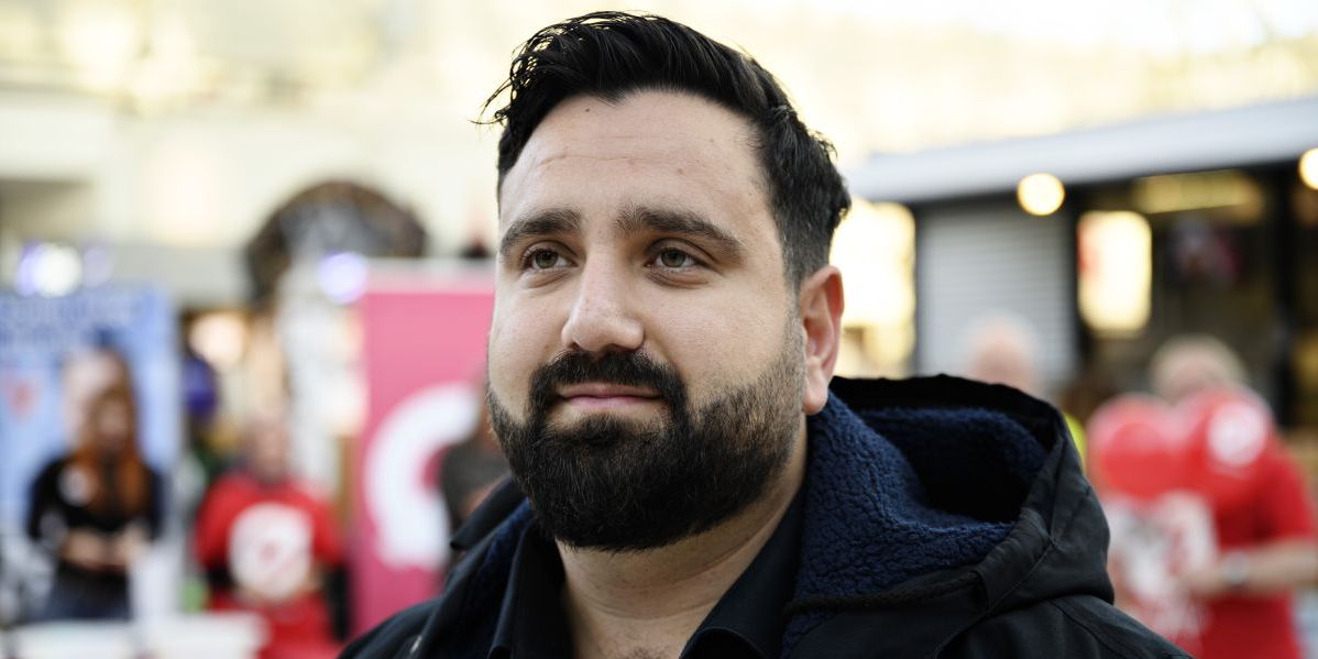 Mehmet Zeki Dogru fra Enhedslisten angrebet af ukendt gerningsmand på åben gade.