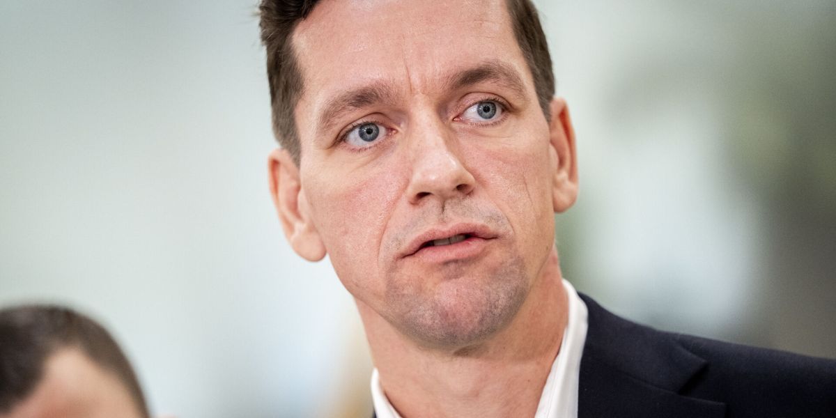 I et debatindlæg kalder næstformand for Fagbevægelsens Hovedorganisation (FH), Nanna Højlund, arbejdspligten for en bombe under arbejdsmarkedet. Udlændinge- og integrationsminister Kaare Dybvad Beke mener ikke, at fagbevægelsen skal frygte, at den vil fortrænge ordinært ansatte.