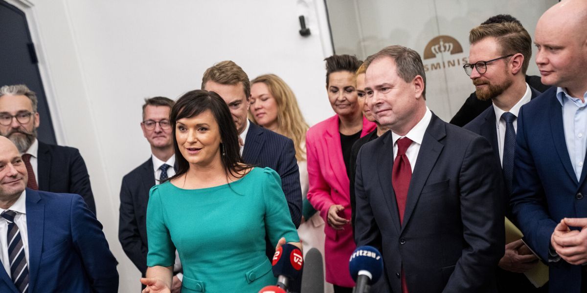 Regeringen og aftalepartierne bag finansloven for 2024 præsenterede mandag aftalen, som blandt andet giver 50 mio. kr. til næste år til en mere værdig ældrepleje.