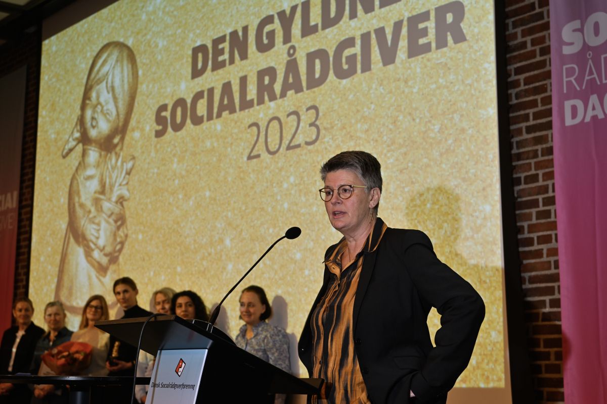Pernille Randrup-Thomsen modtager prisen ’Den Gyldne Socialrådgiver’.